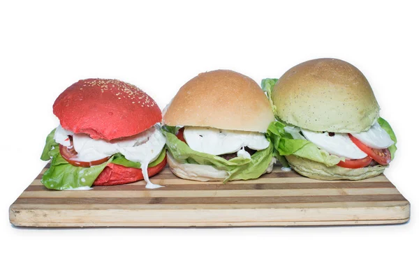 Красный, зеленый и белый сэндвич срезал корзину, обрезал — стоковое фото