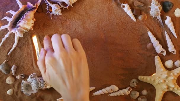Dessin à la main symbole de l'Inde dans le sable. Fond de plage. Vue du dessus — Video