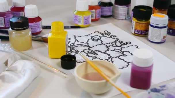 Batik Process: Konstnär målar på tyg, Batik-making. — Stockvideo