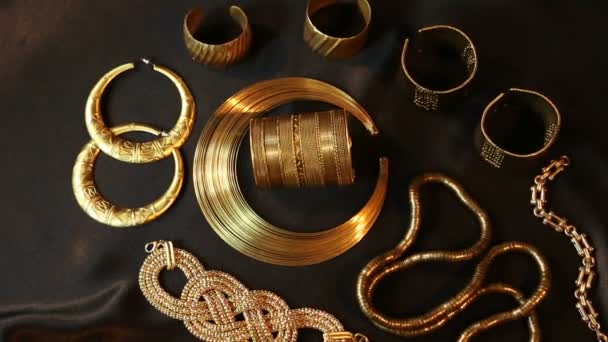 Set schöner orientalischer Goldschmuck (indisch, arabisch, afrikanisch, ägyptisch)) — Stockvideo