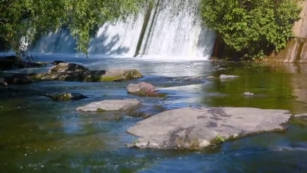 Buki 峡谷秋天，乌克兰瀑布，美丽的瀑布 — 图库视频影像