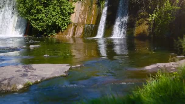 Lokets Canyon hösten, ukrainska Falls, vackra vattenfall — Stockvideo