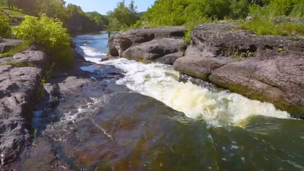 Buki Kanyon Güz, Ukrayna Falls, güzel şelale — Stok video