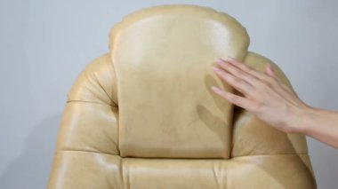 Kadın el dokunmadan yeni deri ofis patron koltuğu (tekli)