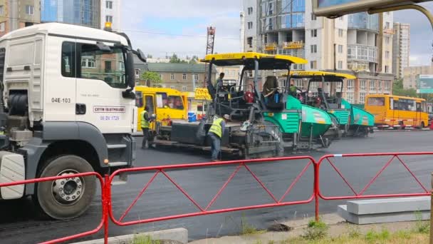 Kyiv, Ukraine Jul 2016: Road Paving, construction. — Stock Video