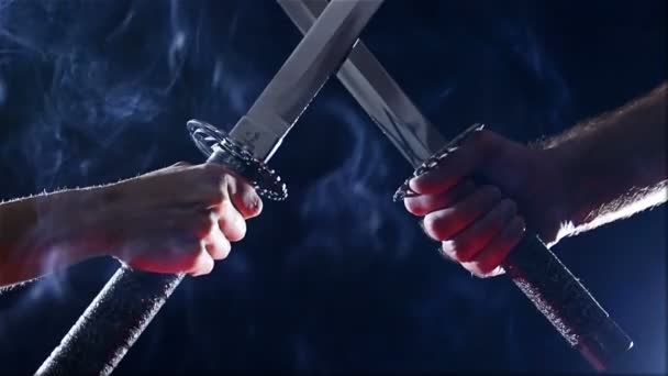 Japanese samurai warriors fighting with swords. Blade close-up — Stock Video