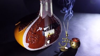 Sitar, bir dize geleneksel Hint müzik aleti