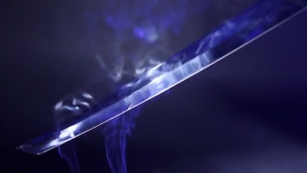 Epée japonaise katana. Gros plan sur la lame 