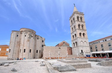 St. Donatus kilise ve çan kulesi, St. Anastacia Zadar içinde