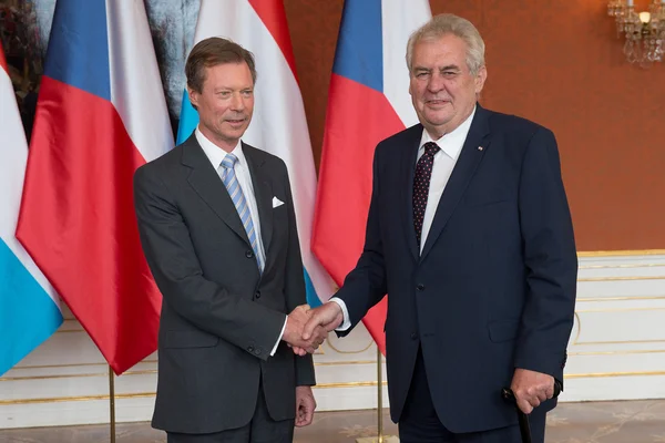 Großherzog von Luxemburg henri und tschechischer Präsident milos zeman — Stockfoto