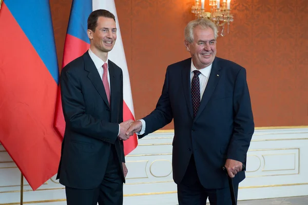 Erbprinz von Liechtenstein alois und tschechischer Präsident milos zeman — Stockfoto
