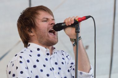 Shikari - Rou Reynolds girin