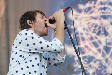 Shikari - Rou Reynolds girin