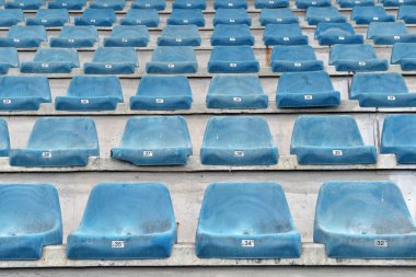Stadyumda boş sandalyeler