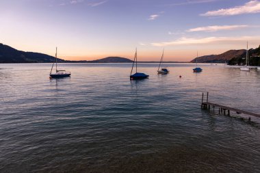 Attersee - Yukarı Avusturya 'da yaz akşamı göl