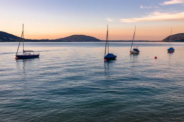 Attersee - Yukarı Avusturya 'da yaz akşamı göl