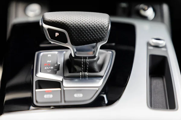 Gear Shift New Luxurious Car — Stock Photo, Image