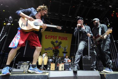 Gogol Bordello - Eugene Hutz, Sergey Ryabtsev ve Thomas Gobena