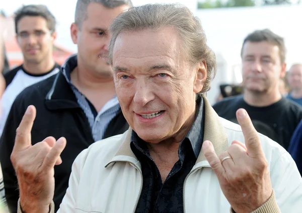 Çek popüler şarkıcı Karel Gott