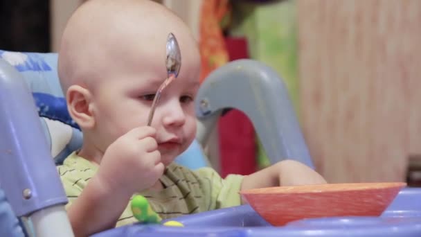 健康的な食事は赤ちゃんのため — ストック動画