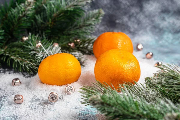 Tangerines Gray Background Branches Christmas Tree Pine Cones Covered Snow — Stock Photo, Image