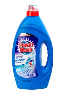 Plastik şişelerde sıvı deterjan. Ukrayna 'nın Kamenskoye şehrinde. 20 Mart 2020. Tecrit. Boşluğu kopyala.