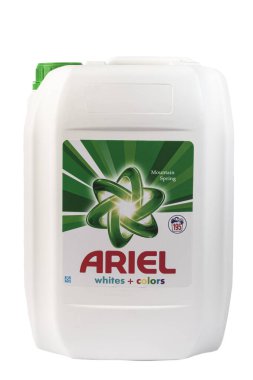 Plastik şişelerde sıvı deterjan. Ukrayna 'nın Kamenskoye şehrinde. 20 Mart 2020. Tecrit. Boşluğu kopyala.