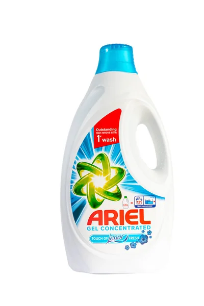 Plastik şişelerde sıvı deterjan. Ukrayna 'nın Kamenskoye şehrinde. 20 Mart 2020. Tecrit. Boşluğu kopyala.