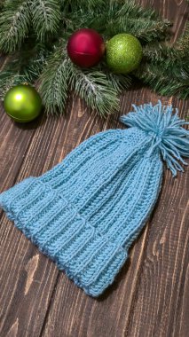 Örgü desenleri, kazaklar, şapkalar ve diğer örülmüş eşyalar için detaylar. Kış şapkası