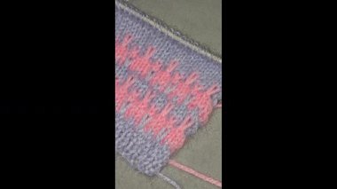 Örgü desenleri, kazaklar, şapkalar ve diğer örülmüş eşyalar için detaylar. Kış şapkası