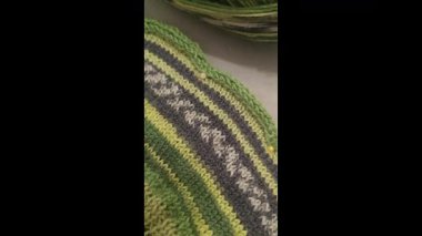 Ev dekorasyonu, moda ya da tekstil için uygun renkli örgü kumaşı. Örgü dersleri. Yapay zeka öğrenmek için örgü kalıpları.