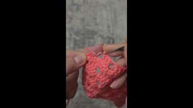 Ev dekorasyonu, moda ya da tekstil için uygun renkli örgü kumaşı. Örgü dersleri. Yapay zeka öğrenmek için örgü kalıpları.