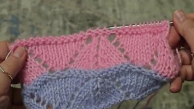 Ev dekorasyonu, moda ya da tekstil için uygun renkli örgü kumaşı. Örgü dersleri. Yapay zeka öğrenmek için örgü kalıpları.