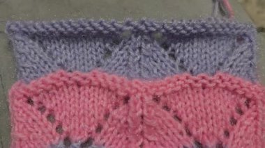 Ev dekorasyonu, moda ya da tekstil için uygun renkli örgü kumaşı. Örgü dersleri. Yapay zeka öğrenmek için örgü kalıpları.