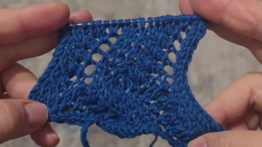 Ev dekorasyonu, moda ya da tekstil için uygun renkli örgü kumaşı. Örgü dersleri. Yapay zeka öğrenmek için örgü kalıpları.