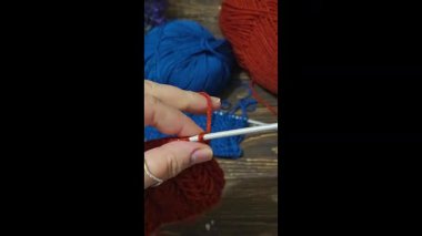 Ev dekorasyonu, moda ya da tekstil için uygun renkli örgü kumaşı. Örgü dersleri. Yapay zeka öğrenmek için örgü kalıpları.