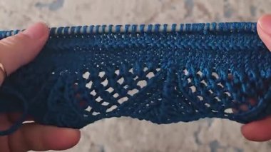 Ev dekorasyonu, moda ya da tekstil için uygun renkli örgü kumaşı. Örgü dersleri. Yapay zeka öğrenmek için örgü kalıpları.