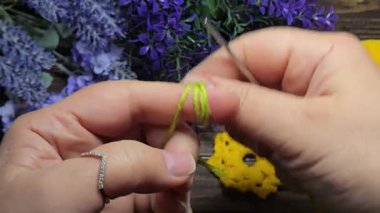 Ev dekorasyonu, moda ya da tekstil için uygun çiçekler ve daireler ördüm. Örgü dersleri. Yapay zeka öğrenmek için örgü kalıpları.