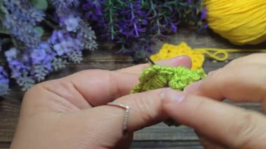 Ev dekorasyonu, moda ya da tekstil için uygun çiçekler ve daireler ördüm. Örgü dersleri. Yapay zeka öğrenmek için örgü kalıpları.