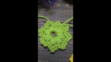 Ev dekorasyonu, moda ya da tekstil için uygun çiçekler ve daireler ördüm. Örgü dersleri. Yapay zeka öğrenmek için örgü kalıpları.