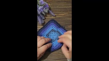 Ev dekorasyonu, moda ya da tekstil için uygun renkli örgü kumaş. Desen. Boşluğu kopyala