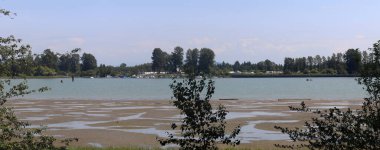 Nehrin dibi sular çekildiğinde