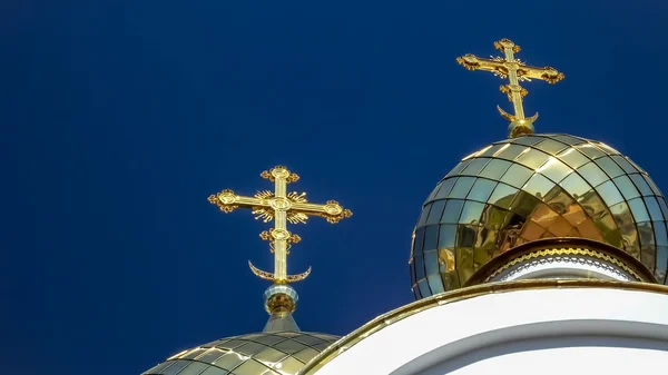 Kerk gouden koepels — Stockfoto