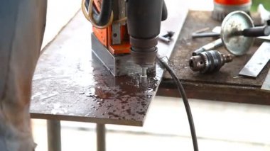 metal metal atölyesinde tatlı sondaj