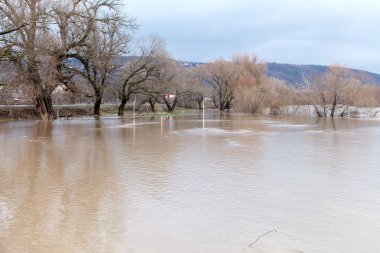 Nehir onun bankalar patlama