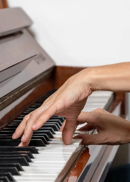 Mãos Pianista — Fotografia de Stock