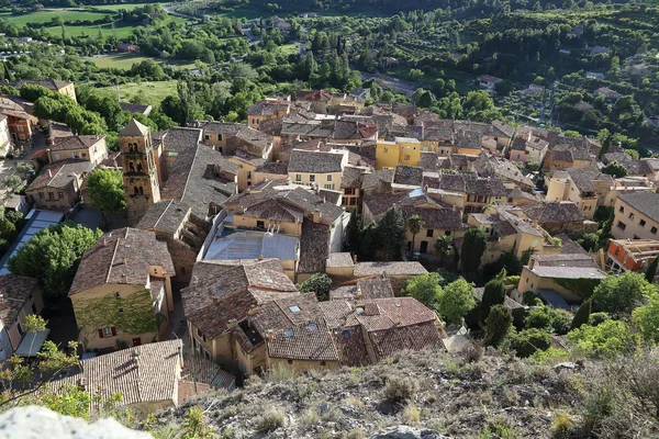 A aldeia de Moustiers Sainte-Marie, Provence, França . — Fotografia de Stock