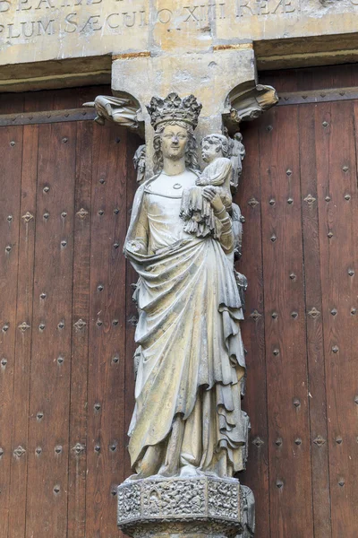 La Estatua de la Catedral de Nuestra Señora de Reims — Foto de Stock