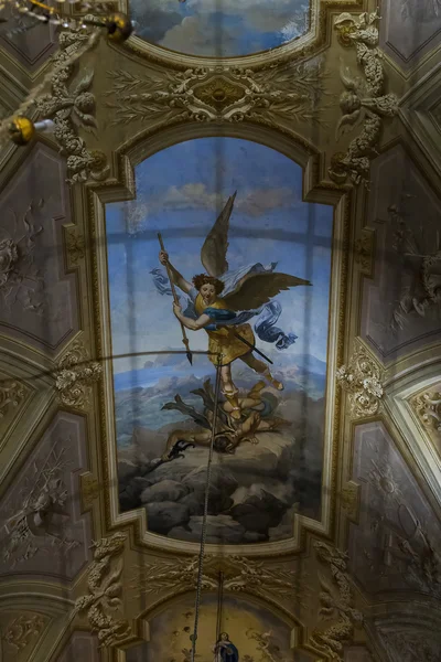 Le plafond de l'église de la basilique Saint-Michel l'Archange — Photo