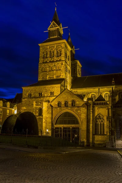 Basílica de São Servácio à noite — Fotografia de Stock